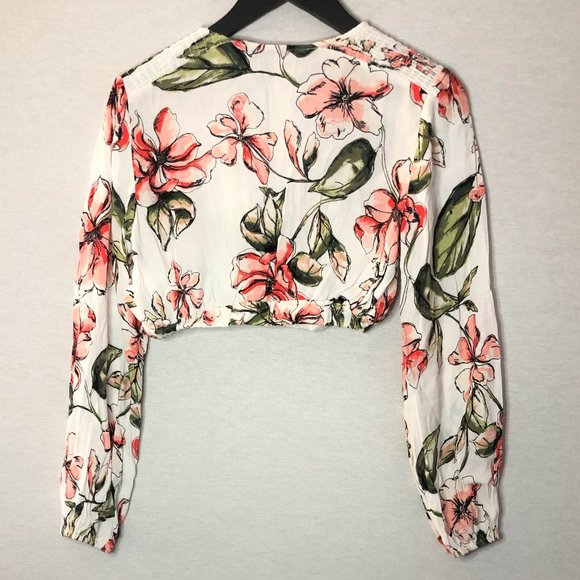 (NEW) GUESS White Floral Long Sleeve Crop Top - Picture 3 of 7